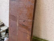 Дверь с рамой срочно 20т 