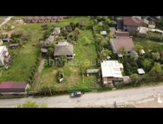 Участок с ветхим строением в Пицунде