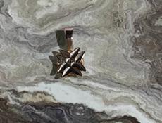 Продается кулон . 583 проба , 1,1 гр цена 10 тыс