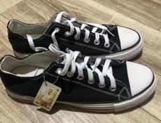 Продам кроссовки 