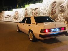Mercedes-Benz 190