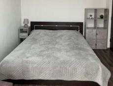 Двухспальная кровать с матрасом 180*200