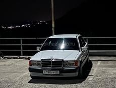 Mercedes-Benz 190