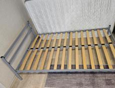 Продам кровать б/у 120×200 с матрасом.
