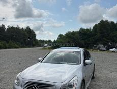 Продам значок Инфинити  на Скай 