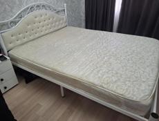 Кованная кровать с матрасом