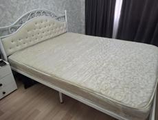 Кованная кровать  с матрасом 