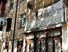 3 - К. КВАРТИРА ( СТАЛИНКА ) С НОВЫМ РЕМОНТОМ В СУХУМЕ