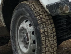 Шины пирелли на ниву 185/70 r16 две хорошие остальные так себе на дисках 