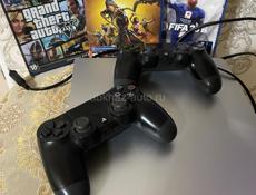 Продаётся PlayStation 4 