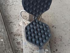 Вафельница 