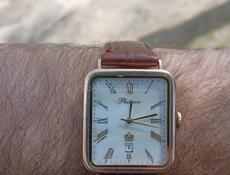 Часы золотые