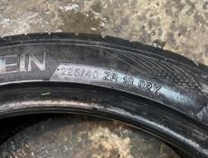 R18 225/40