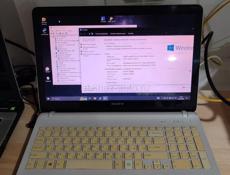 Стильный Sony VAIO для работы и мультимедиа.