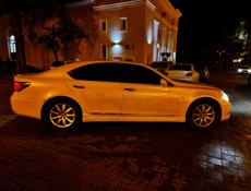 Lexus LS