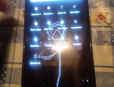 Телефон не лагает. Память 256. Оперативка 8.