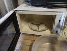 Микроволновка Supra 700 вт б/у