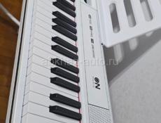 Продаётся новое цифровое пианино-синтезатор С функцией MIDI клавиатуры, цена 10.000т писать, звонить по номеру телефона для подробной информации +7(940)915-59-06