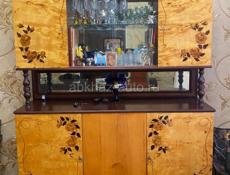 Антикварный шкаф из чистого дерева