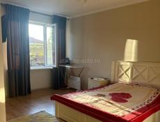 Напротив корт