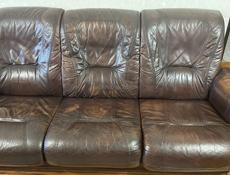 Кожаный диван 