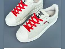 В магазине Империя Обуви скидки 