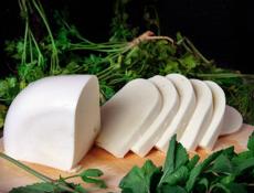 Сыр второй на ацыре около 30 кг. 