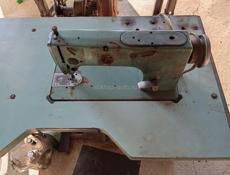 Продаю машинки для шитья одежды - 4 шт.