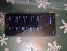 Продаю Текно спарк 10 телефон сам иметь царапины  сам экрон не разбит и крышка и ещё он плохо заряжается но заряжается 