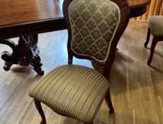 Продаю стол со стульями 