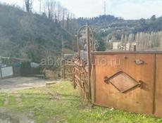 Участок продаю 4,5 соток срочна загоражоный с фундаментом на дом,, очень красивая места с виду на море , от города 10 минут езды,, цена 800 тысяч