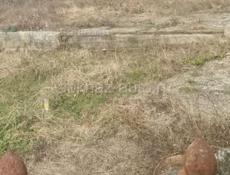 Участок продаю 4,5 соток срочна загоражоный с фундаментом на дом,, очень красивая места с виду на море , от города 10 минут езды,, цена 800 тысяч