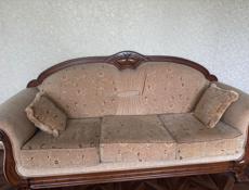 Диван в классическом стиле