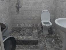 Сдаётся дом первый этаж со всеми удобствами чайник ,TV,WF,холодильник кондиционер и тд улица Проспект Мира( Почтовая )  длительно 