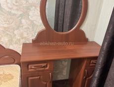 Продается б/у спальный гарнитур 