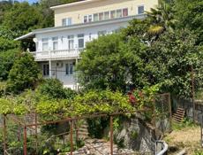 Номера в мини гостинице с видом на море и выходом в сосновый лес