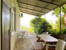 Номера в мини гостинице с видом на море и выходом в сосновый лес