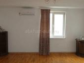 Трехкомнатна квартира с панорамным видом и дизайнерским ремонтом на 11 этаже