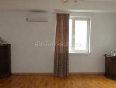 Трехкомнатна квартира с панорамным видом и дизайнерским ремонтом на 11 этаже