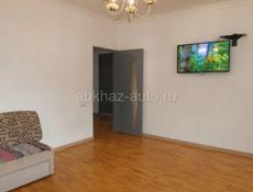 Трехкомнатна квартира с панорамным видом и дизайнерским ремонтом на 11 этаже