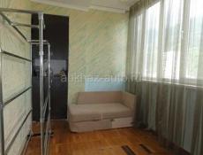 Трехкомнатна квартира с панорамным видом и дизайнерским ремонтом на 11 этаже