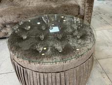 Диван и столик 