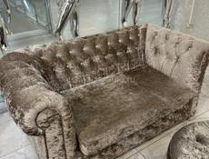 Диван и столик 