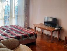 Сдаю 1 комнатную квартире в центре Сухума. Район рынка (напротив теннисных кортов )