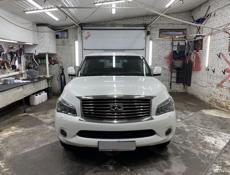 Infiniti QX56