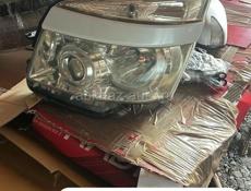 Toyota Voxy центральная часть телевизора, фары, зеркало, компрессор кондиционера, радиаторы и тд