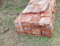 Продаю кирпичи 400 шт 