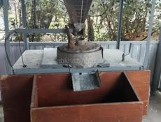 Продаётся электрическая мельница в хорошем состоянии)))