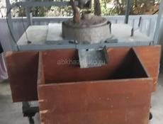 Продаётся электрическая мельница в хорошем состоянии)))