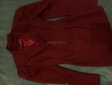 бордовый пиджак с юбкой 